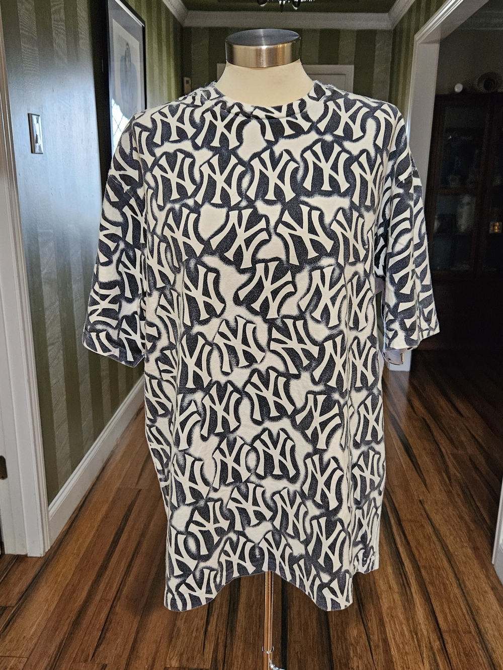 SUPREME NY YANKEES Men’s T-Shirt - M